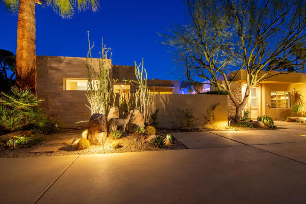 Photo of 630 N Cahuilla Road, Palm Springs, CA 92262 (MLS # 219139501PS)