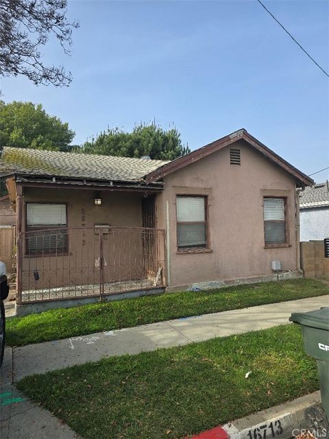 Photo of 16713 Virginia Ave, Bellflower, CA 90706 (MLS # DW25277897)