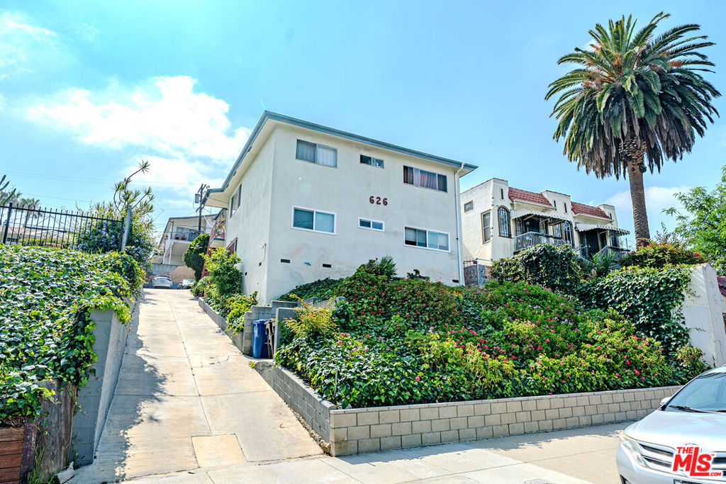 626 N La Fayette Park Place