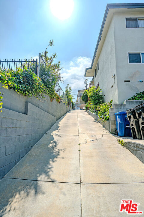 626 N La Fayette Park Place