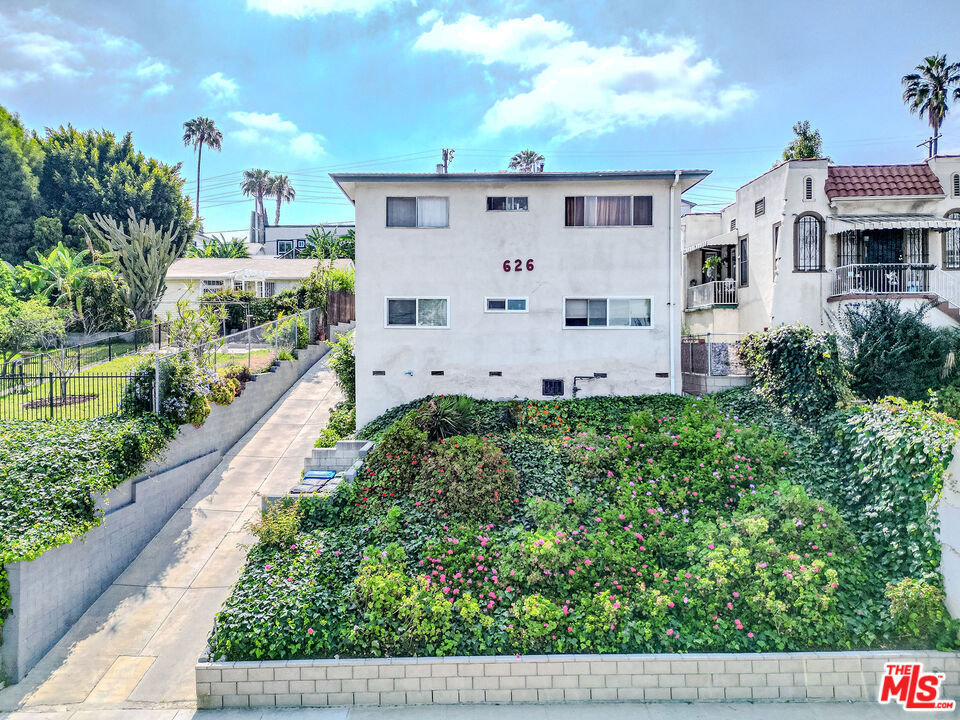 626 N La Fayette Park Place