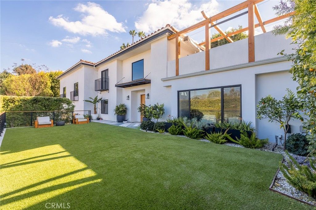 Photo of 13714 Valley Vista, Sherman Oaks, CA 91423 (MLS # SR26001099)