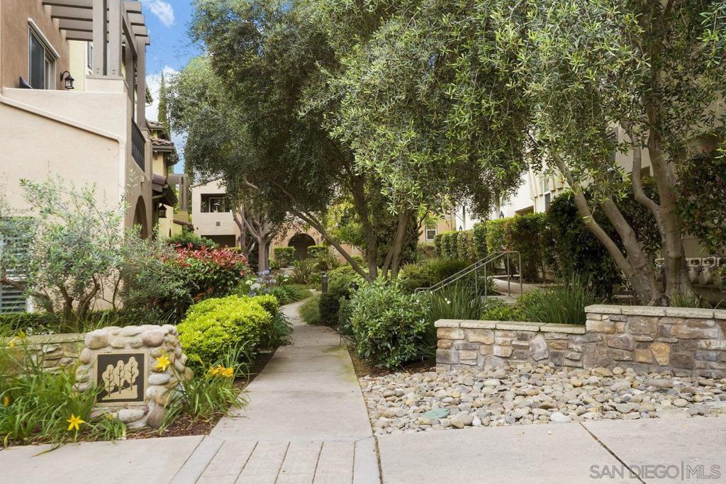 2989 Escala Circle