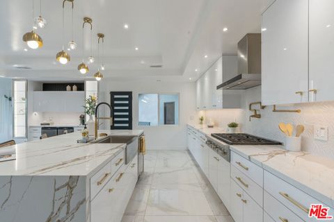 4854 Brewster Drive Tarzana CA 91356