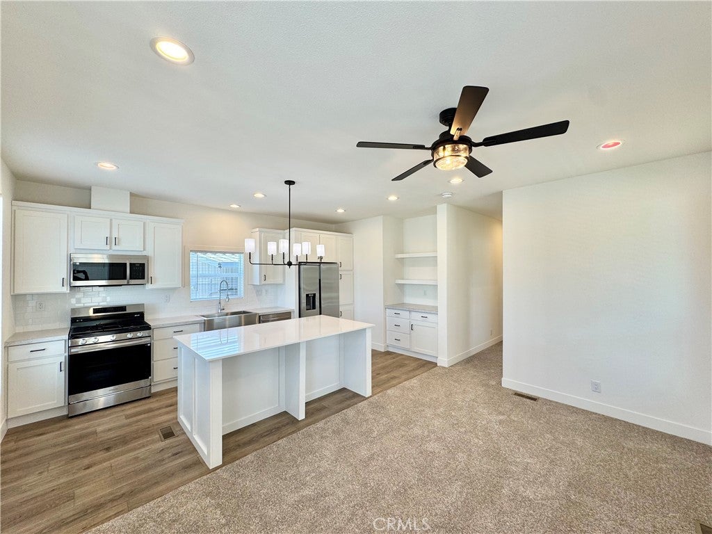 21601 Canyon 21