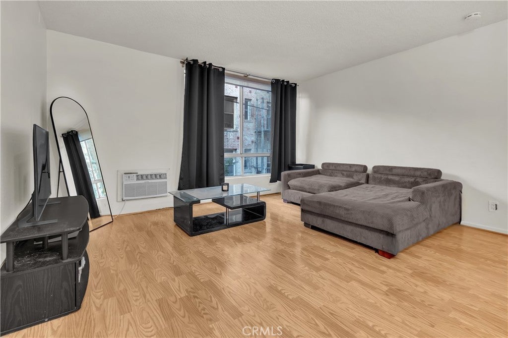 525 S Ardmore 253