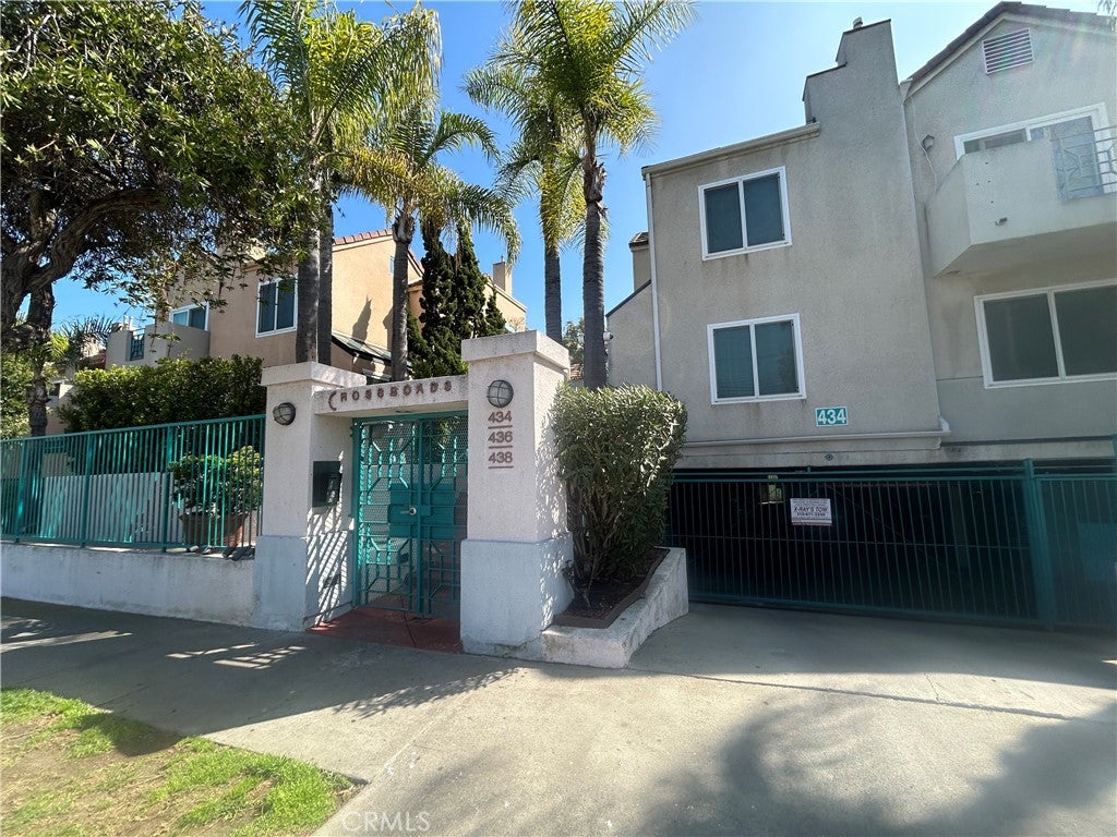 438 E Spruce AVE