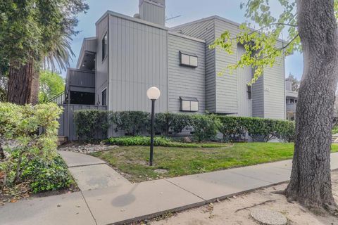 Photo of 4010 Williams Road #4, San Jose, CA 95117 (MLS # ML82048412)