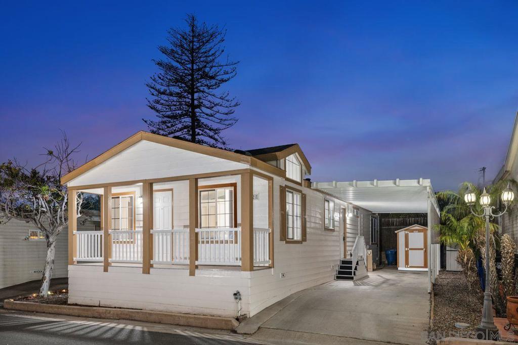 121 ORANGE AVE SPACE 32. SPACE RENT $1895 /MONTH NOW ACCEPTING OFFERS AT 195,000. THIS IS A FAMILY COMMUNITY IN CHULA VISTA. EVERYBODY WANTS TO LIVE IN CHULA VISTA AND YOUR FAMILY WILL ENJOY THIS 3-BED AND 2-BATH. COME ONE, COME ALL, AND BRING YOUR BUYERS,**** OPEN HOUSE 08/15 FROM 11 AM TO 3 PM AND 08/16 FROM 11 AM TO 3 PM***