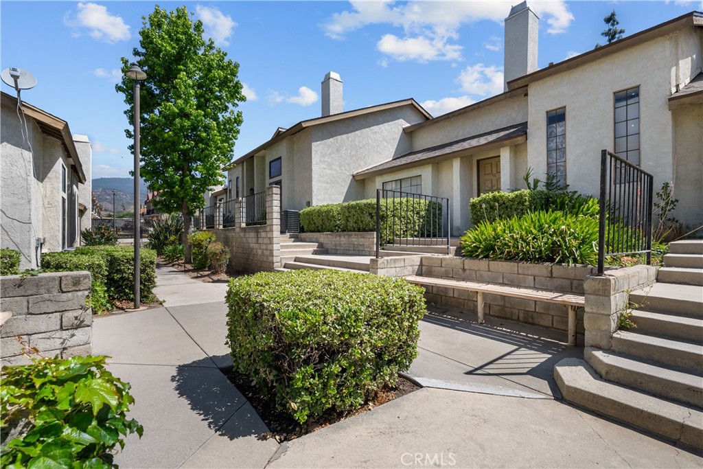 1974 E Lynwood Drive 2B