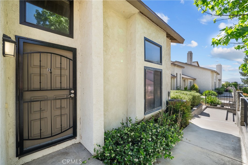 1974 E Lynwood Drive 2B