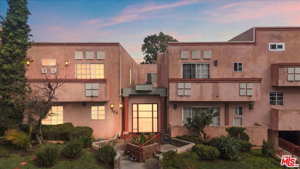 708 N Eucalyptus Avenue 104