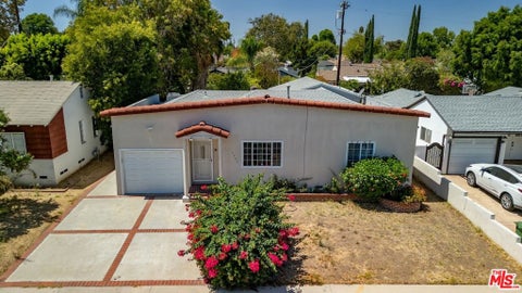 Photo of 5945 Yarmouth Avenue, Los Angeles, CA 91316 (MLS # 26931481)