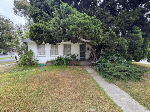 5744 Castana Avenue Lakewood CA 90712