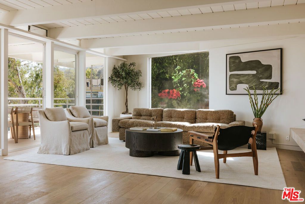 Photo of 8448 Franklin Avenue, Los Angeles, CA 90069 (MLS # 25572385)