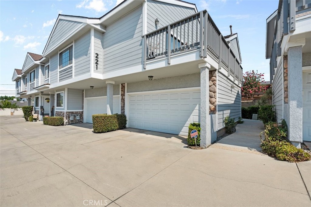 Price to sell.
Located in the charming, historic foothill city of Monrovia this beautiful townhome welcome you with a mudroom leading upstairs to a spacious living room with a cozy fireplace connected to the dining area. The updated kitchen features granite countertops and a built-in double oven, lots of cabinets and is complemented by 2 good-sized bedrooms with high ceiling and 2 baths. Additionally this residence features a spacious loft that can be use as a third bedroom, an office if you work from home or game room. This unit offers a balcony where you can enjoy your morning coffee or your glass of wine in the afternoon. Downstairs 2 car garage with a laundry area and EV ready outlet for your electric car. Recent updates include newer roofing, newly painted walls. Just minutes away from great schools, shopping centers and hiking trails. Central air conditioning but also a 2 ton mini split. Owner is offering to pay for 1 extra parking space for the next 2 years. This is a must see property.