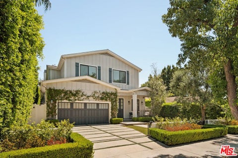 Photo of 4538 Camellia Avenue, Los Angeles, CA 91602 (MLS # 26989711)
