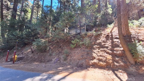 Photo of 0 Sunderland, Lake Arrowhead, CA 92352 (MLS # IV26119968)