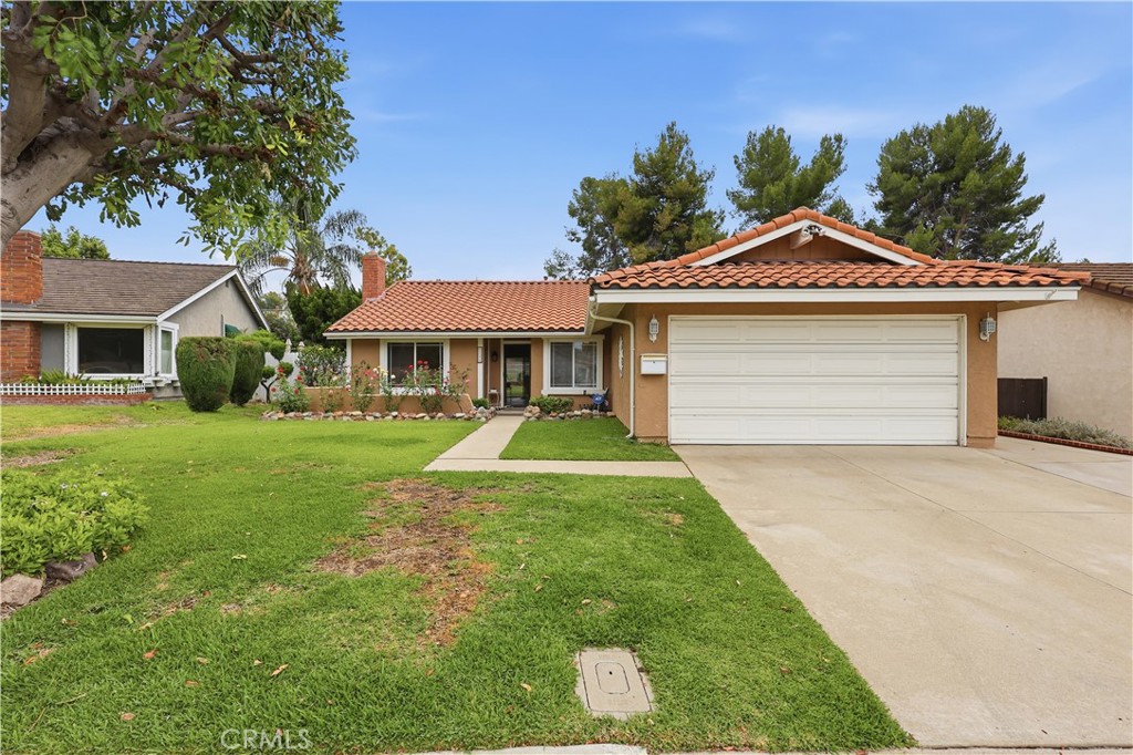 1388 Avenida Loma Vista