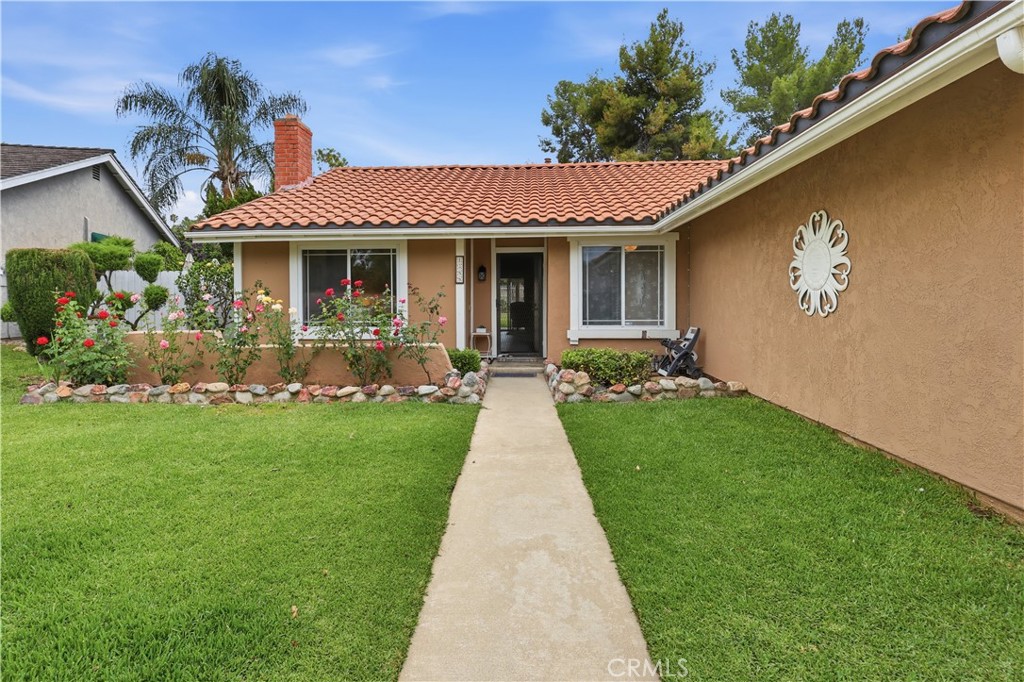 1388 Avenida Loma Vista