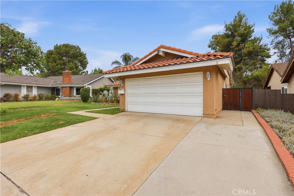 1388 Avenida Loma Vista