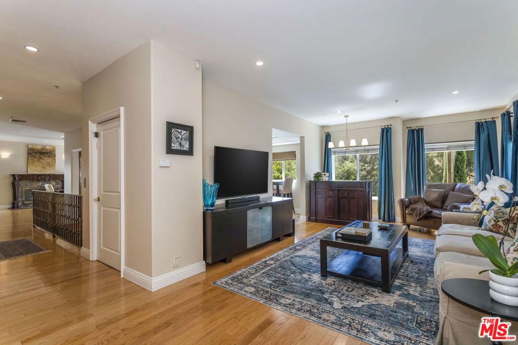 3943 Avenida Del Sol