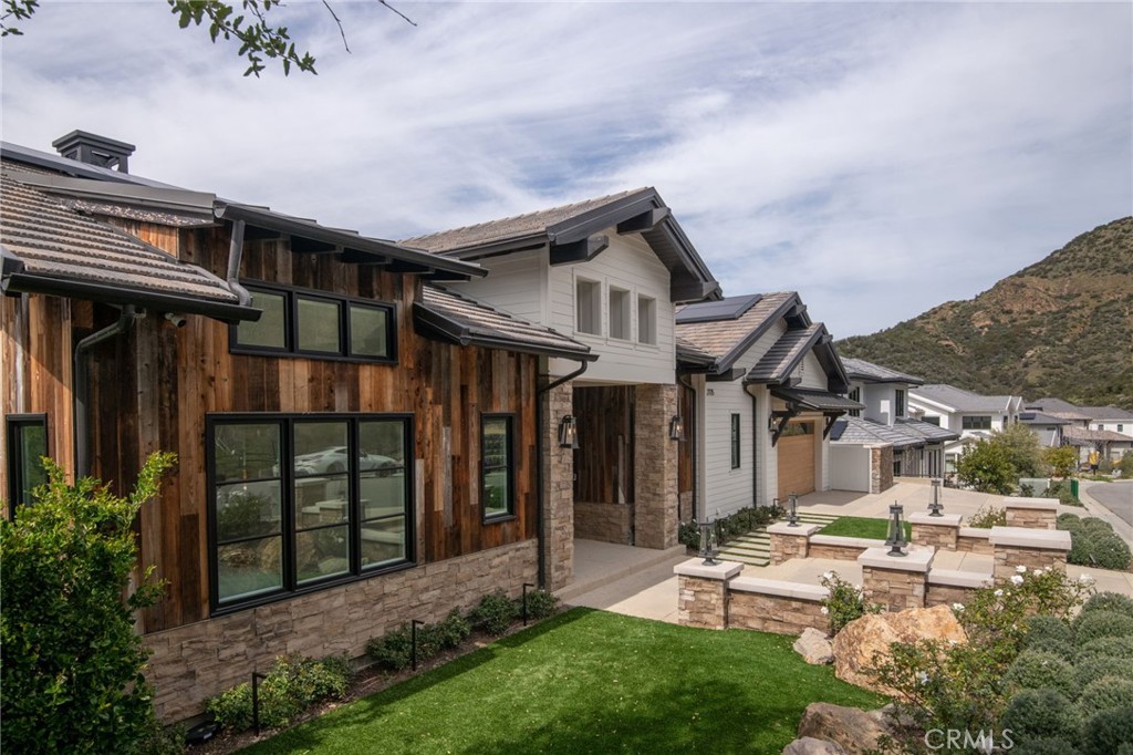 2775 Calbourne Lane