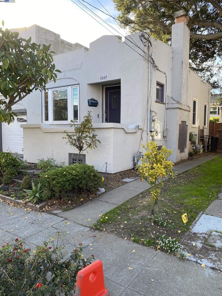 GOLD COAST EDGE - Residential