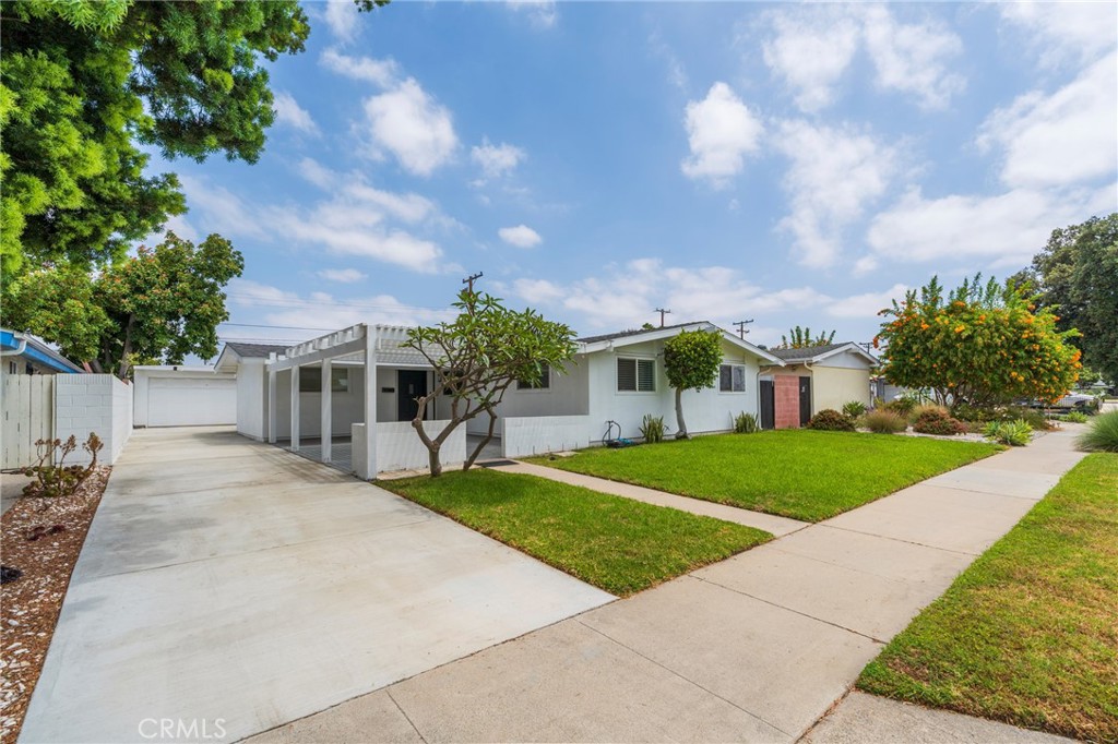 1925 W Beacon Avenue