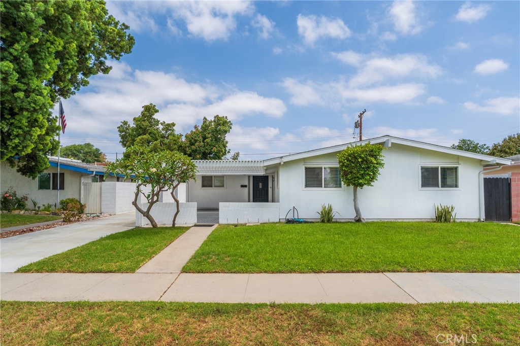 1925 W Beacon Avenue