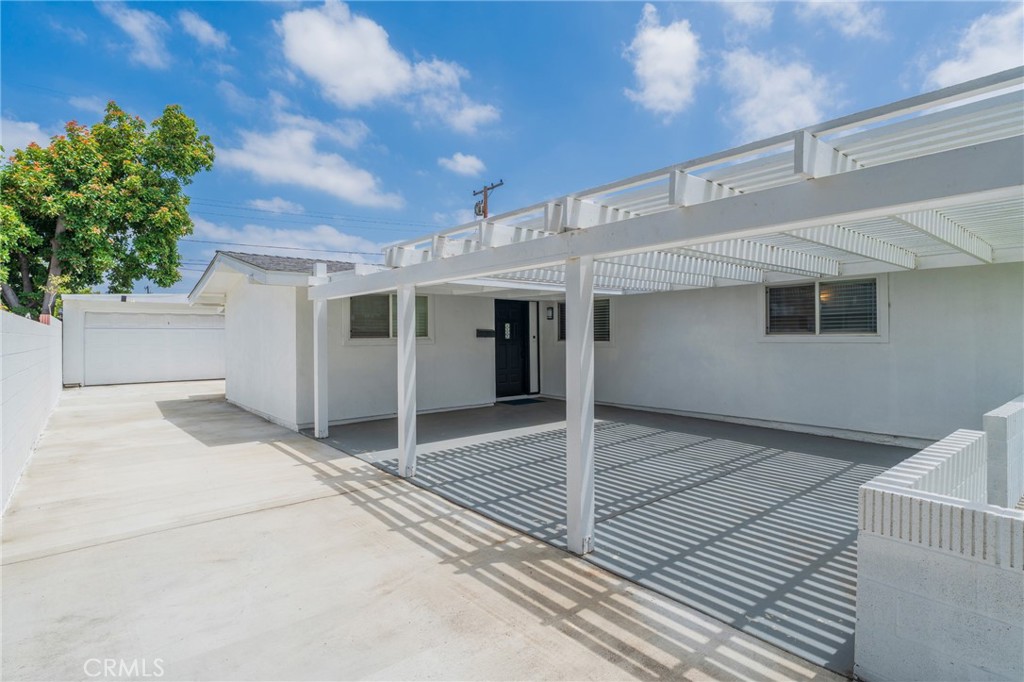 1925 W Beacon Avenue