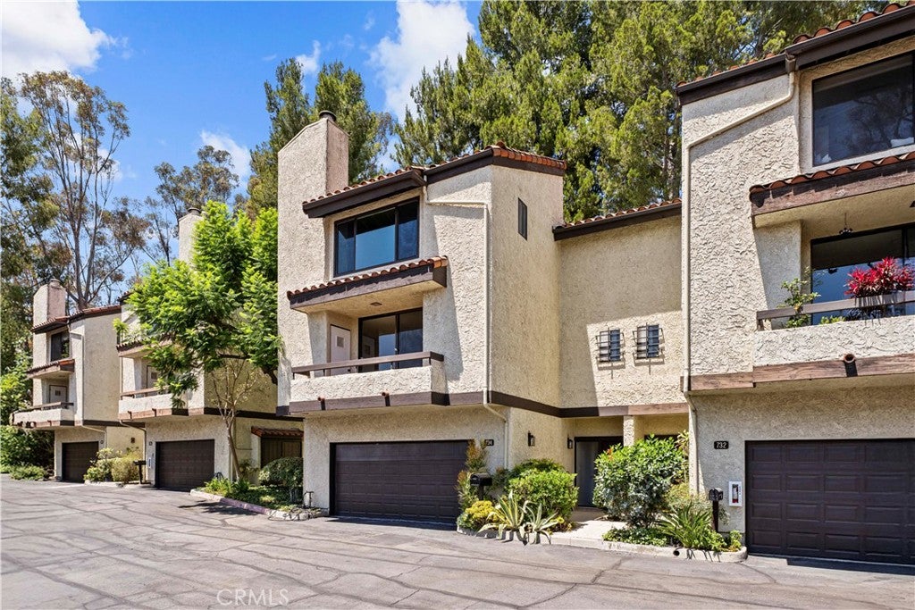 734 Fremont Villas