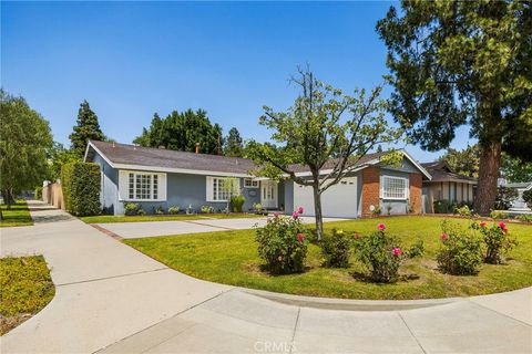Photo of 18937 Citronia ST, Northridge, CA 91324 (MLS # SR26107235)