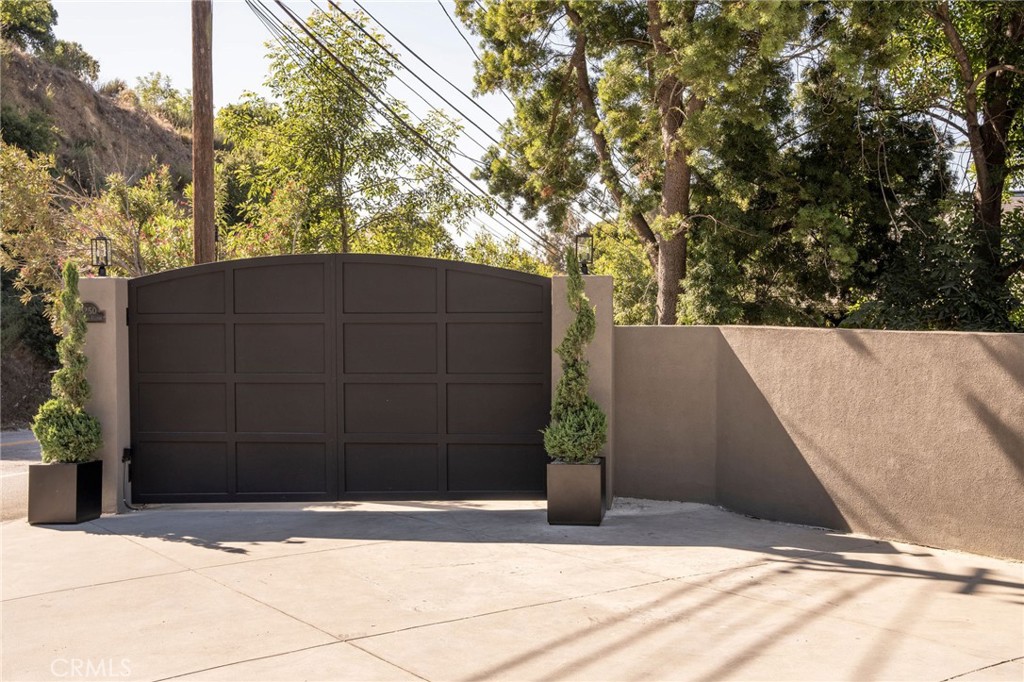 3250 Coldwater Canyon