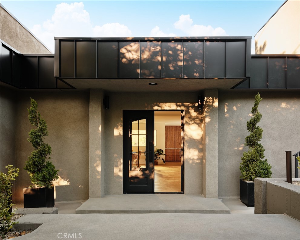 3250 Coldwater Canyon