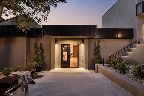 Photo of 3250 Coldwater Canyon Ave, Studio City, CA 91604 (MLS # SR26070428)