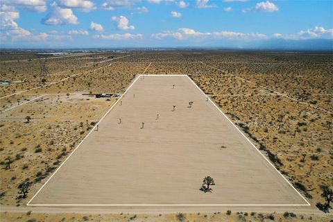 Photo of 15 Auburn Avenue, Adelanto, CA 92301 (MLS # CV26047879)