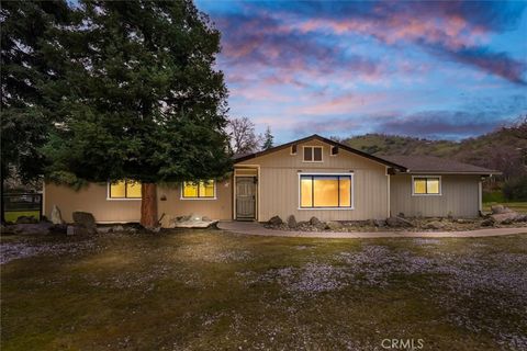Photo of 33110 Mill Creek Way, Coarsegold, CA 93614 (MLS # FR26034945)