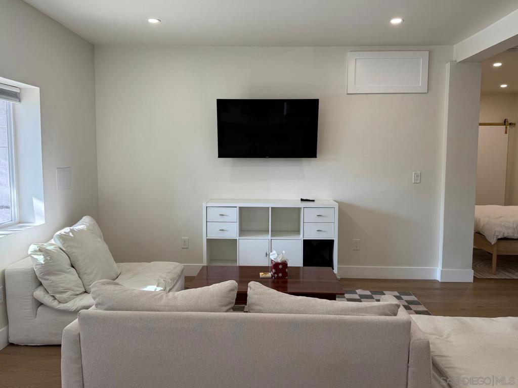 4221 Vista Way Studio