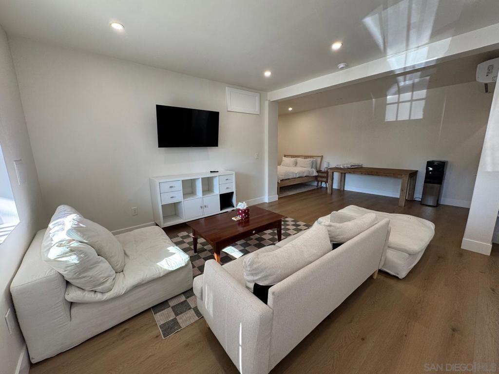 4221 Vista Way Studio