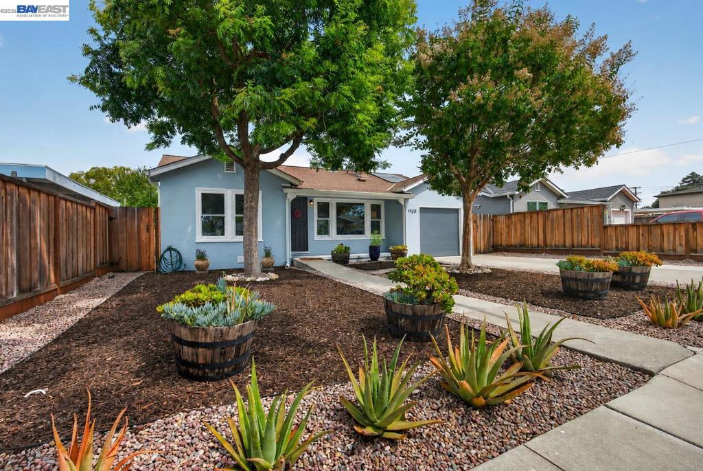 1120 Henderson Ave