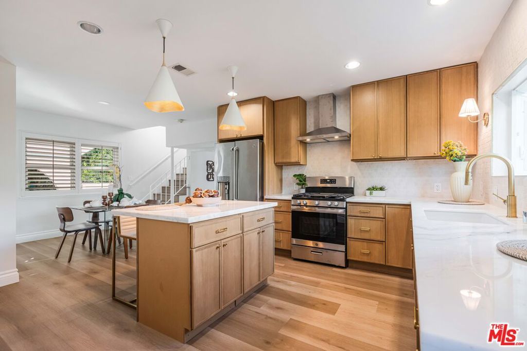 Photo of 4305 Saltillo Street, Woodland Hills, CA 91364 (MLS # 25596091)