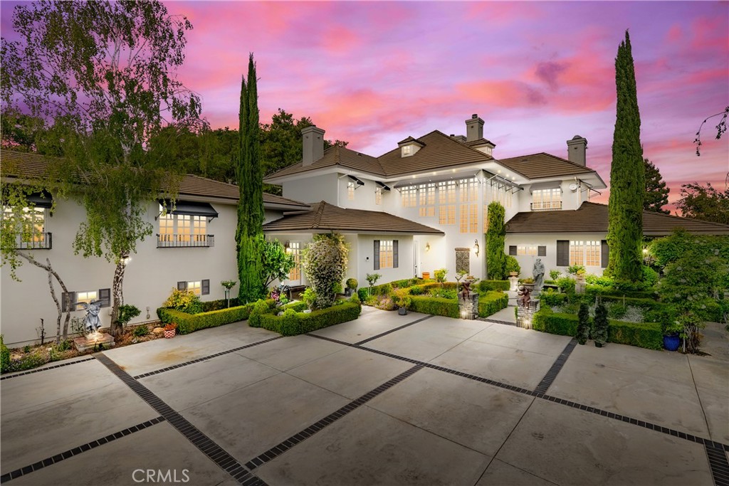 5405 Vineyard Drive