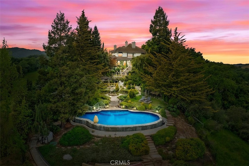 5405 Vineyard Drive