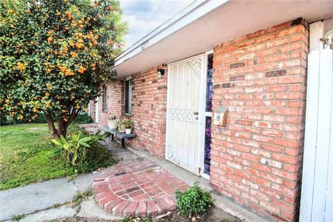 Photo of 6271 Cherry Avenue, Long Beach, CA 90805 (MLS # OC25242103)