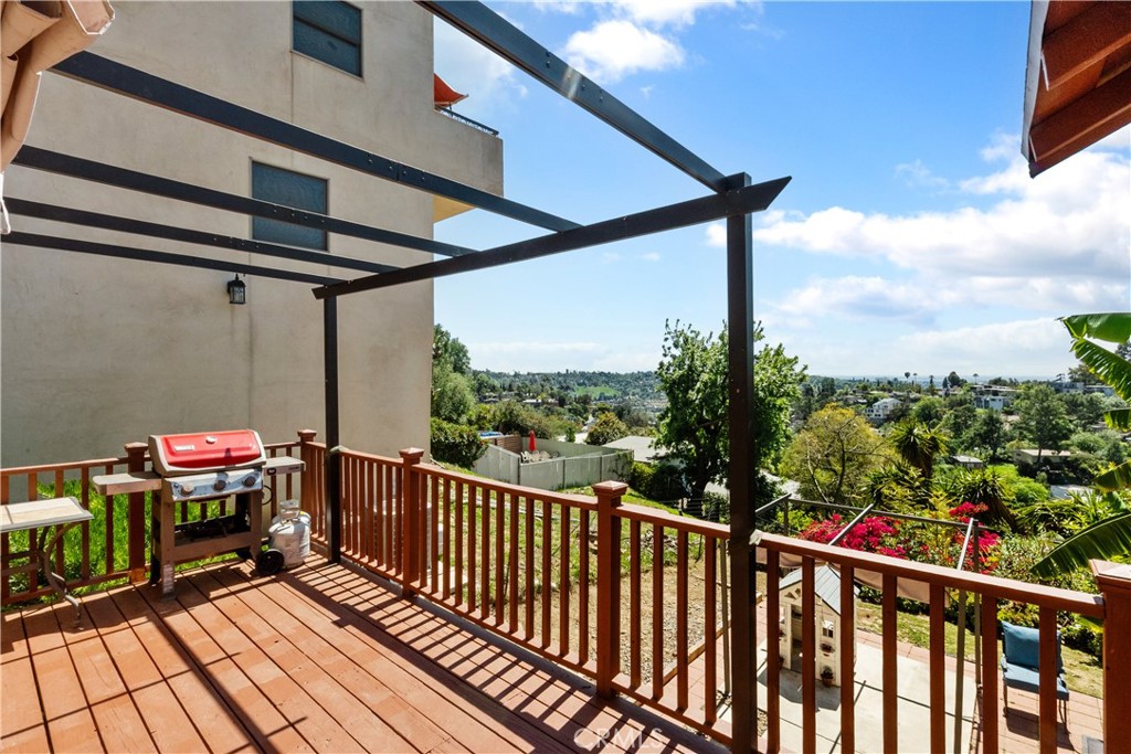 Properties 4 637 Sunnyhill Drive
