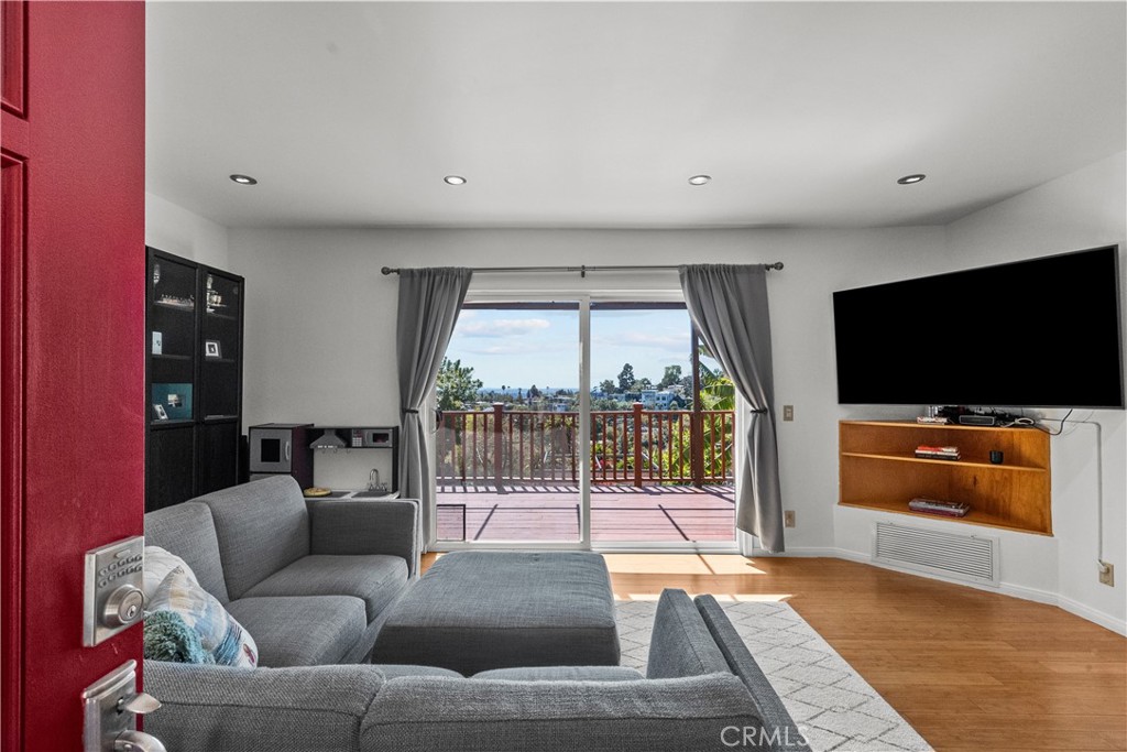 Properties 2 637 Sunnyhill Drive