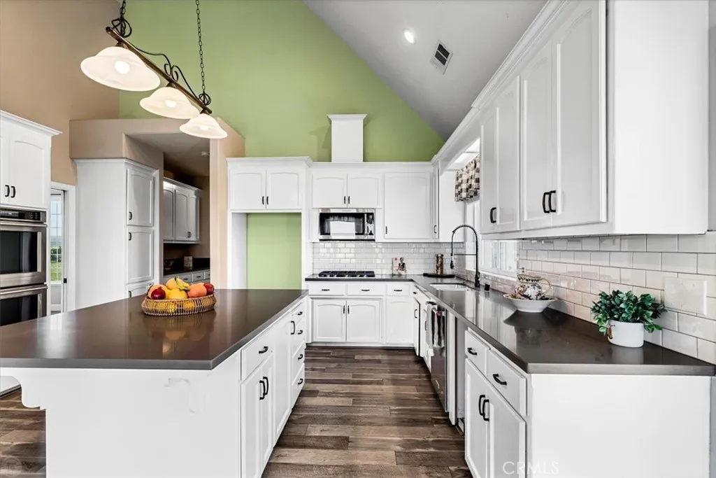 Los Banos, California 93635, United States, 3 Bedrooms Bedrooms, ,4 BathroomsBathrooms,Residential,Active,24920