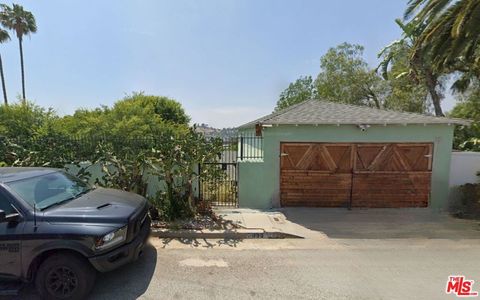 Photo of 2633 Medlow Avenue, Los Angeles, CA 90065 (MLS # 24397831)