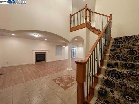 Photo of Hayward, CA 94544 (MLS # 41106975) Photo of Hayward, CA 94544 (MLS # 41106975)